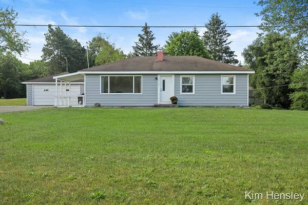 2186 10 Mile NE Road, Belmont, MI 49306