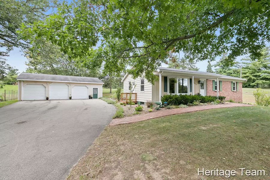 6861 Cherry Valley SE Avenue, Caledonia, MI 49316