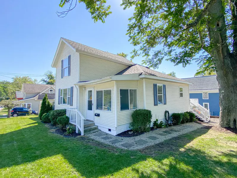 216 E High Street, Dowagiac, MI 49047