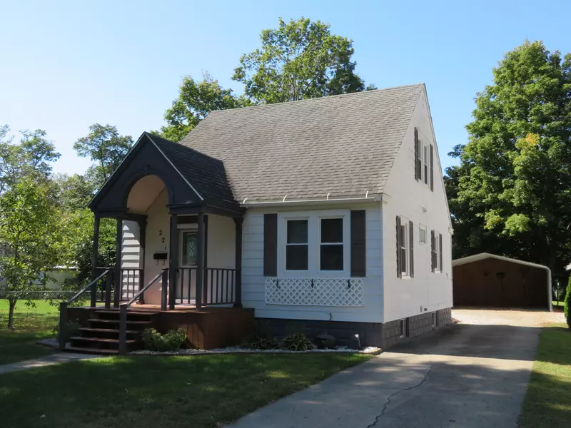 221 N Nottawa Street, Centreville, MI 49032