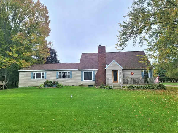 11304 E Lake Montcalm Road, Riverdale, MI 48877