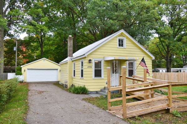 4994 Woodward, Coloma, MI 49038