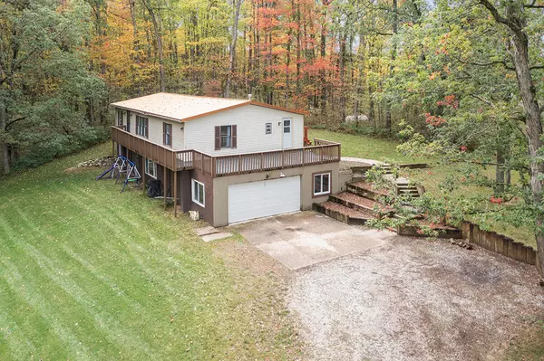 8740 Cottonwood Avenue, Howard City, MI 49329