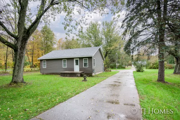 559 Schultz NW Street, Sparta, MI 49345