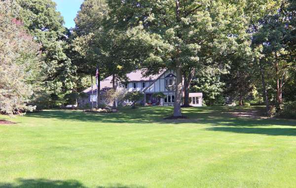 7900 Crestview NE Drive, Belmont, MI 49306