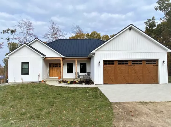 1242 W Pifer Road, Delton, MI 49046