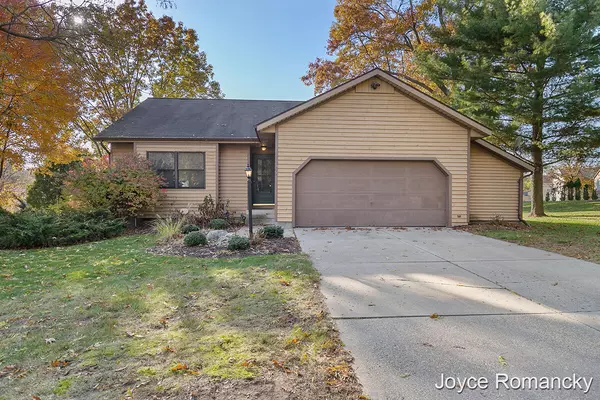 2387 Meadowglen NE Drive, Grand Rapids, MI 49505