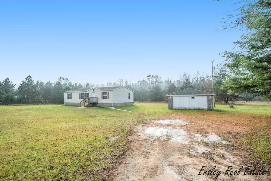 12830 Pinewood NE Street, Gowen, MI 49326