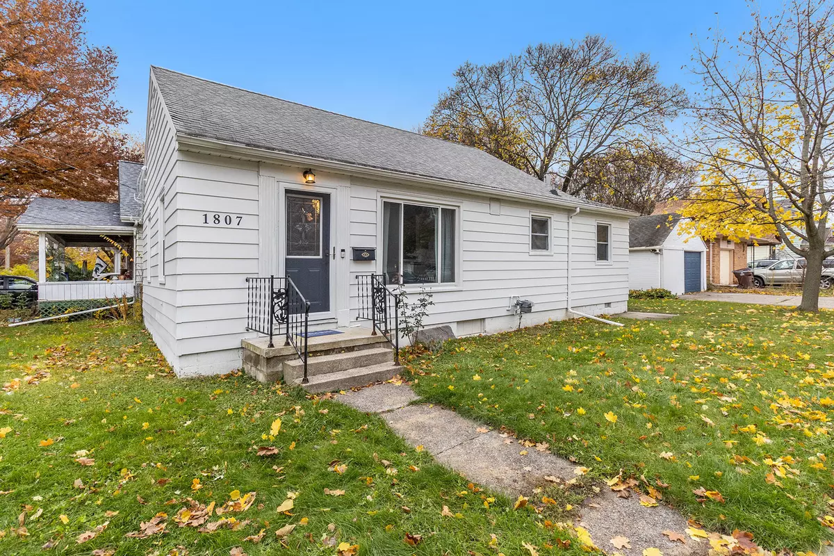 Lansing, MI 48910,1807 Delevan Avenue