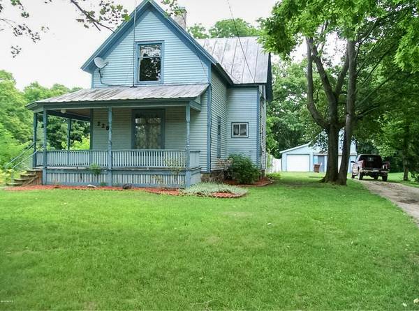 228 Irish Street, Lyons, MI 48851