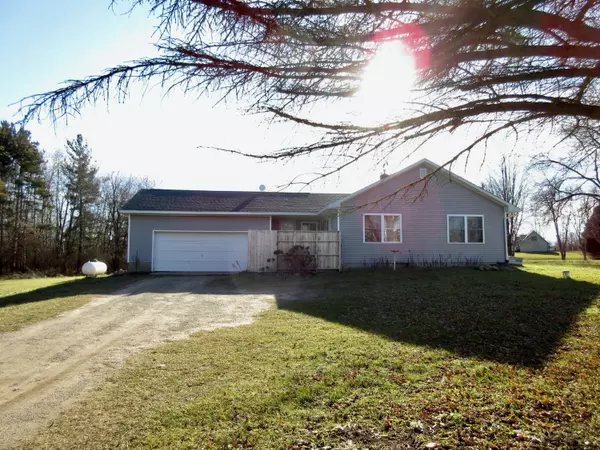 2900 W Schmeid Road, Six Lakes, MI 48886