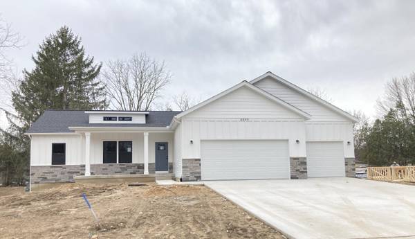 6069 Coventry Woods NE Drive, Belmont, MI 49306