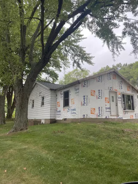 50078 1 W Lakeshore Drive, Dowagiac, MI 49047