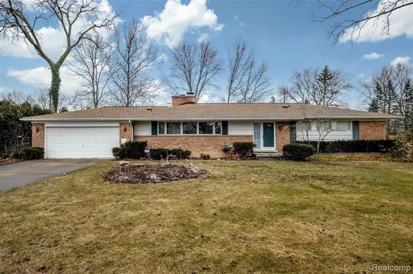 2964 Berkshire Drive, Bloomfield Hills, MI 48301