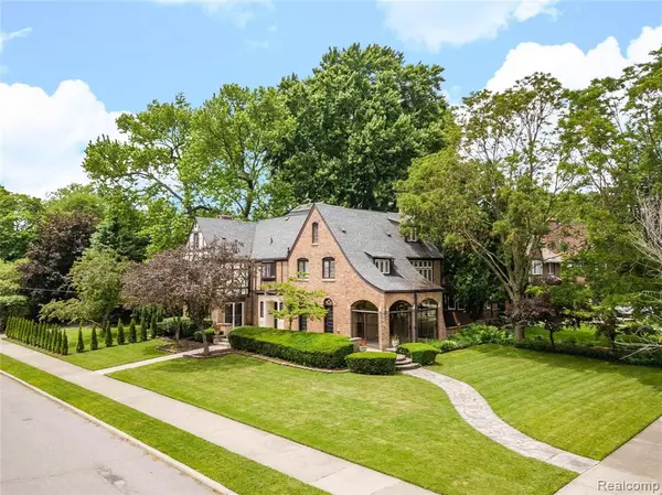 Grosse Pointe Park, MI 48230,905 BERKSHIRE Road