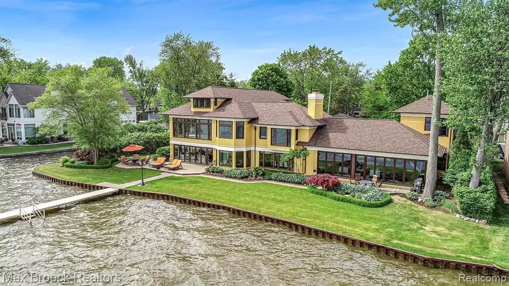 4781 LINWOOD Street, West Bloomfield, MI 48324