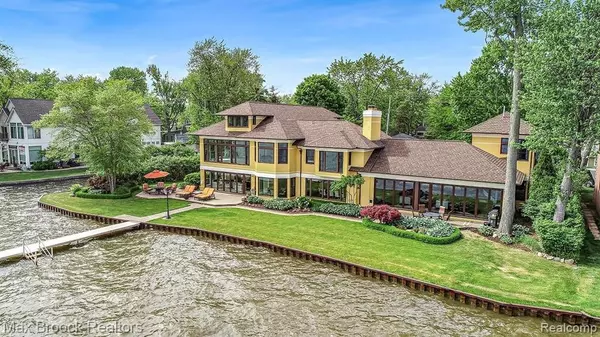 4781 LINWOOD Street, West Bloomfield, MI 48324