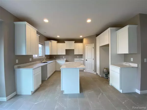 Shelby, MI 48317,5757 VALYN DRIVE Drive