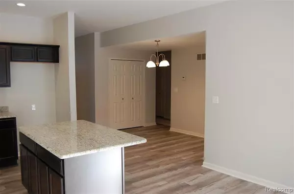 Flat Rock, MI 48134,23948 WHITE PINE Street