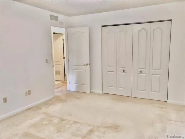 Westland, MI,35737 HUNTER Avenue