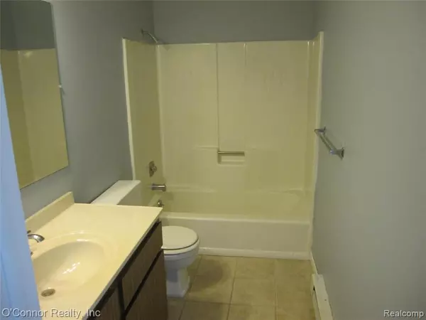 Marysville, MI 48040,1875 Michigan B6