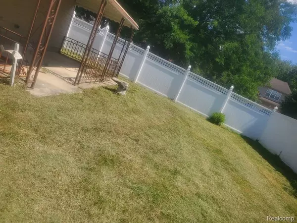 Romulus, MI 48174,28011 RIVERBRIDGE Drive