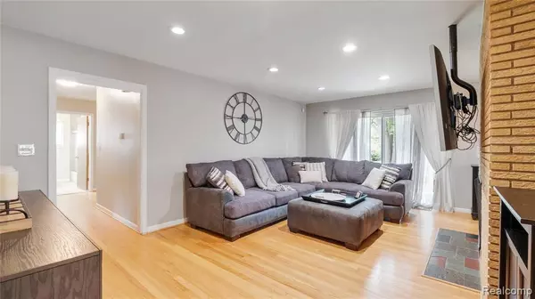 Farmington Hills, MI 48334,28761 ARANEL Street