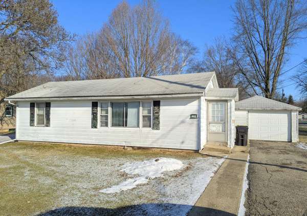 902 W Arlington Street, Bangor, MI 49013