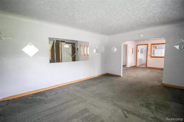 Montrose, MI 48457,13205 BUECHE Road