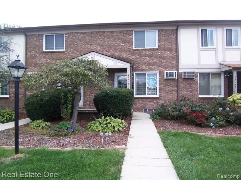 25133 Franklin Terrace, South Lyon, MI 48178