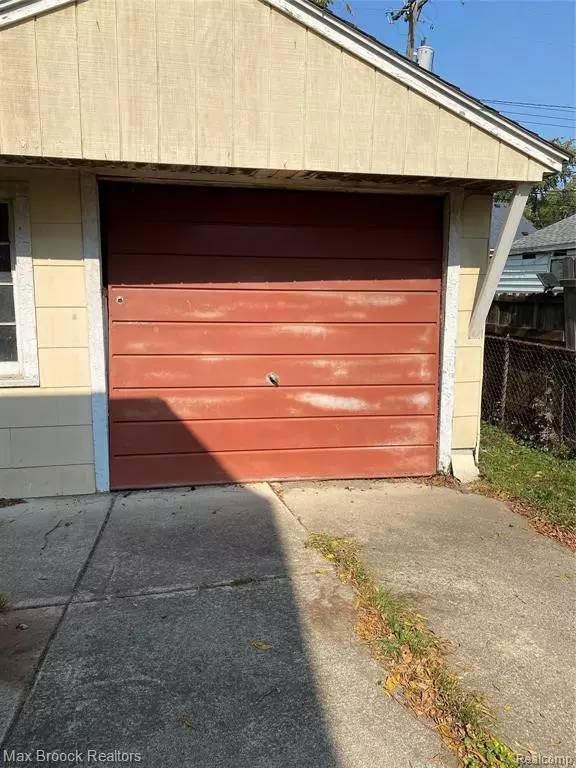 Ferndale, MI 48220,1305 E CHESTERFIELD Street