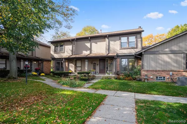 12411 Woodgate Dr, Plymouth, MI 48170