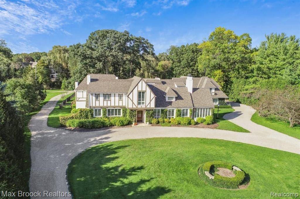 Bloomfield Hills, MI 48304,720 LONE PINE Road