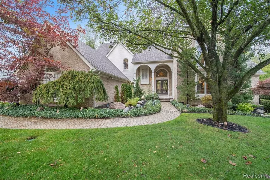 27934 COPPER CREEK Lane, Farmington Hills, MI 48331