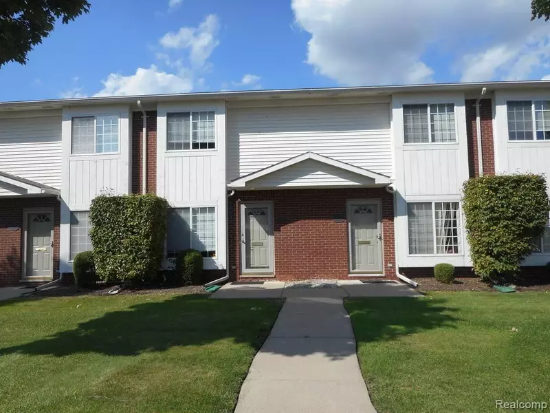 4951 CROOKS Road, Royal Oak, MI 48073