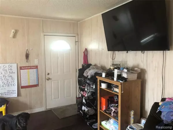 Redford, MI 48240,20474 MACARTHUR