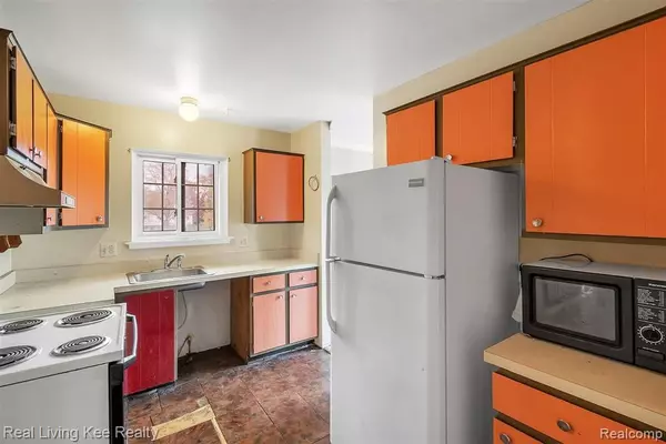 Southfield, MI 48076,30240 Southfield Road