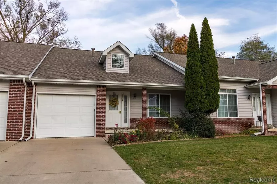 1214 Eastoak Drive, Fenton, MI 48430