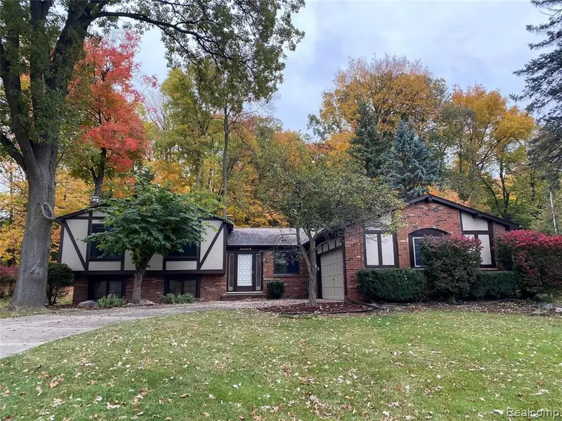 36964 TINA Drive, Farmington Hills, MI 48335