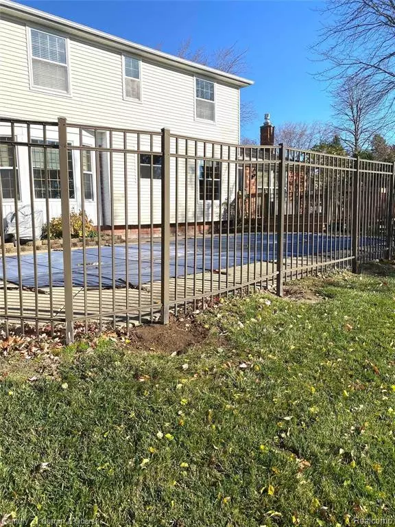 MI 48170,46061 BARRINGTON Road