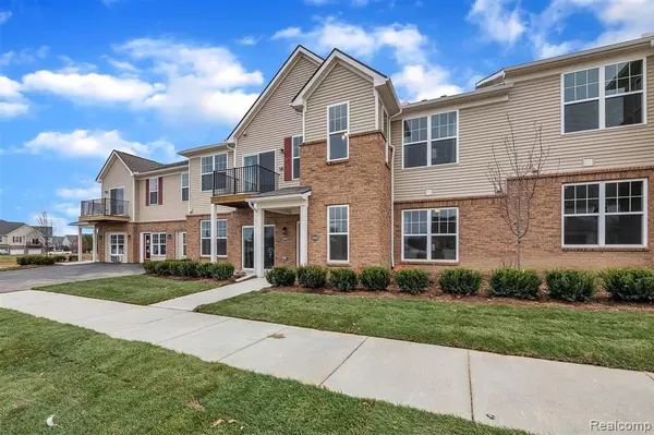 Howell, MI 48855,10008 RIDGE RUN Street