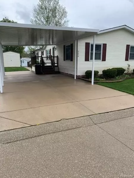 244 Cranberry Beach, White Lake, MI