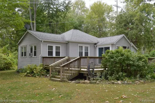 9423 Roland Drive, Brighton, MI 48116