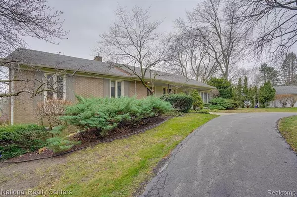 6584 VALLEY SPRING Road, Bloomfield Hills, MI 48301