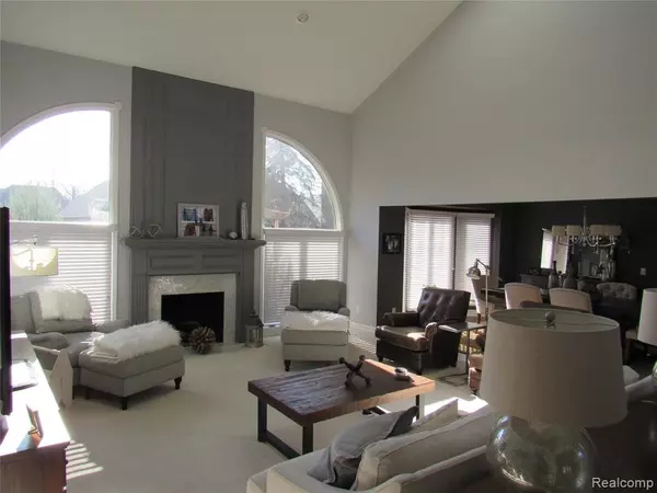 Shelby Twp, MI 48317,9044 Oakridge Trail