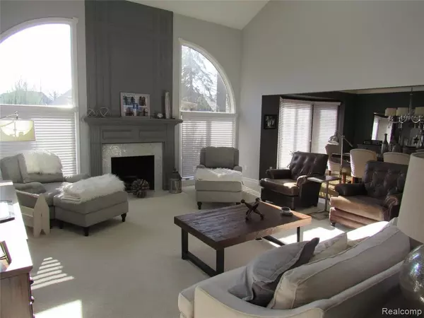 Shelby Twp, MI 48317,9044 Oakridge Trail