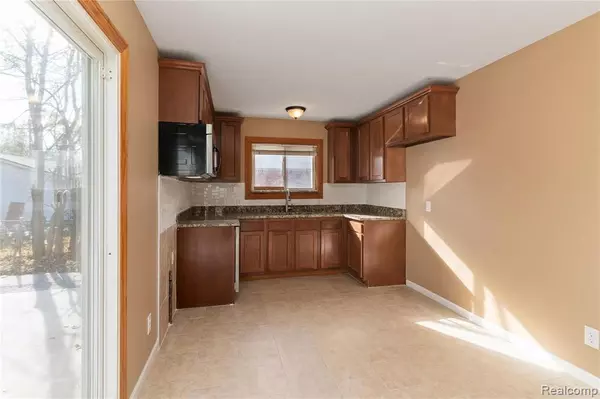 Romulus, MI 48174,6735 GLORIA Street