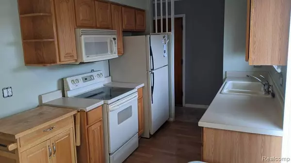 Warren, MI 48093,28612 DESMOND Drive
