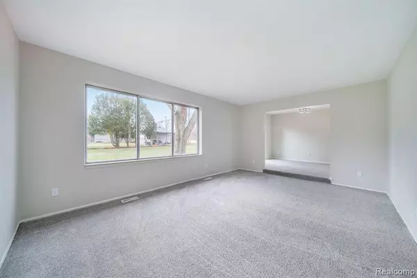 Shelby Twp, MI 48316,5928 Brynthrop Drive