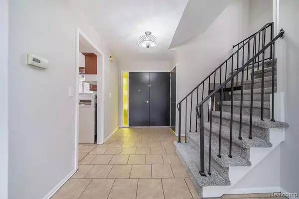 Shelby Twp, MI 48316,5928 Brynthrop Drive